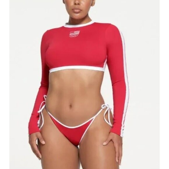 SKIMS- SIGNATURE SWIM OLYMPIC LONG SLEEVE CROPPED T-SHIRT - Picture 2 of 4